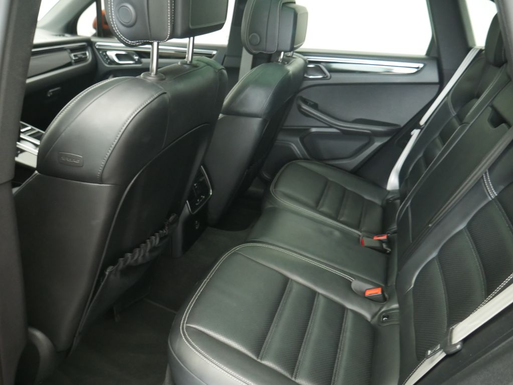 Thumbnail: 2023 Porsche Macan - 20