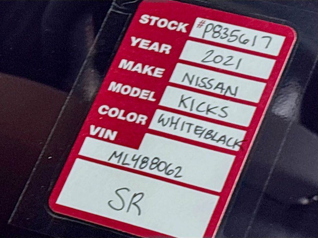 2021 Nissan Kicks SR