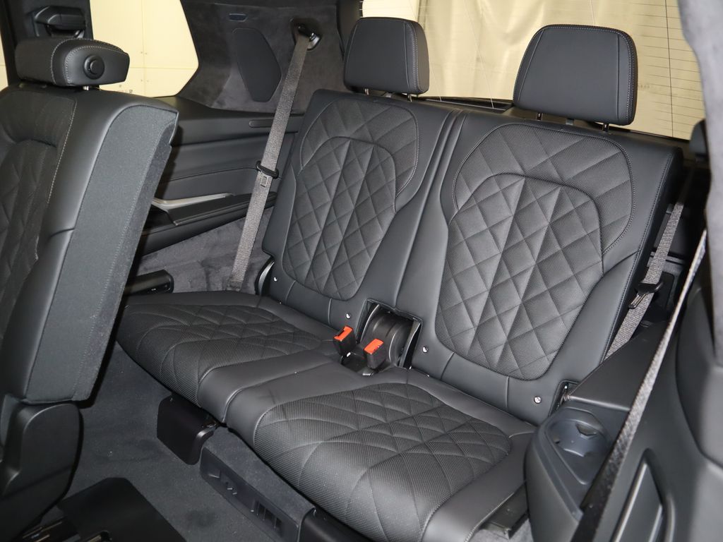 Thumbnail: 2026 BMW X7 - 24