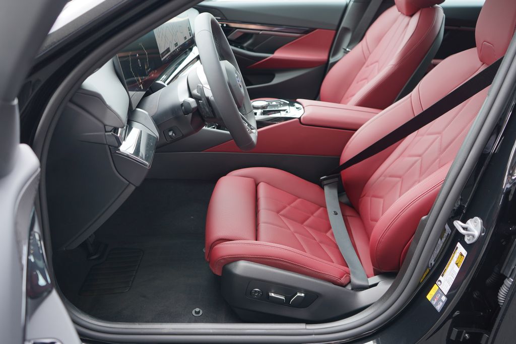 Thumbnail: 2026 BMW i5 - 10