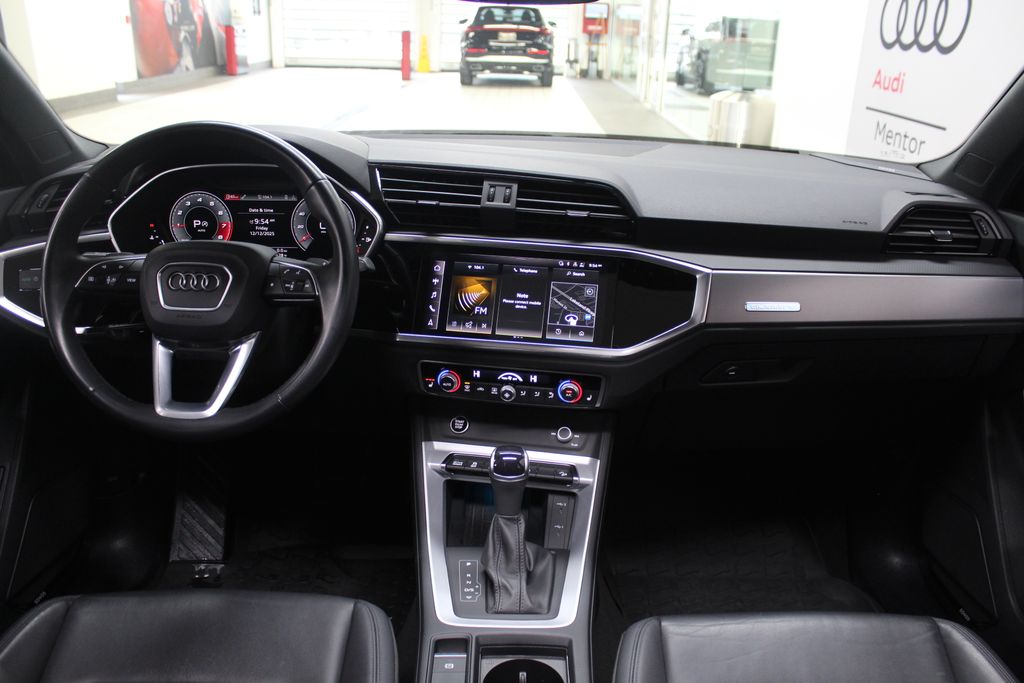 Thumbnail: 2023 Audi Q3 - 10