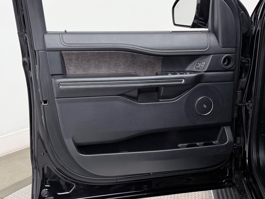 Thumbnail: 2019 Ford Expedition - 28