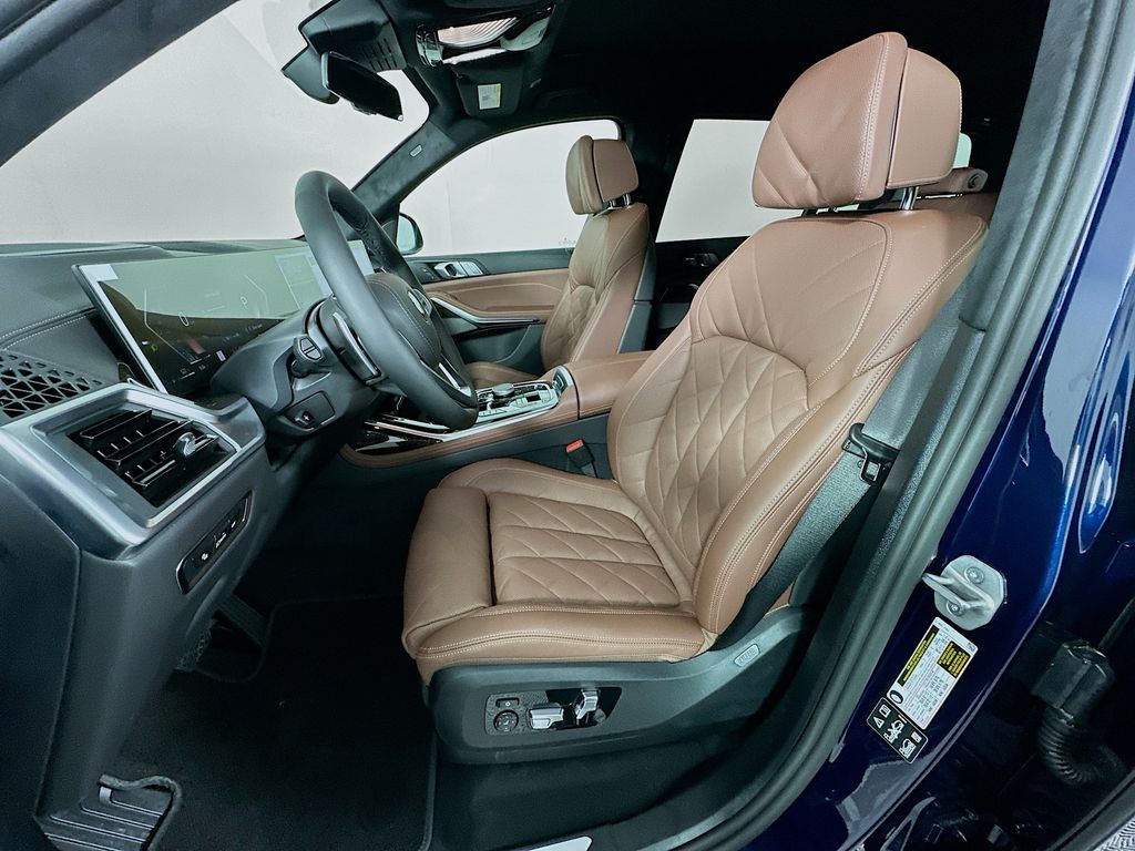 Thumbnail: 2026 BMW X7 - 16