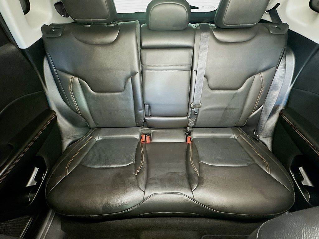 Used 2018 Gray Jeep Limited image 13