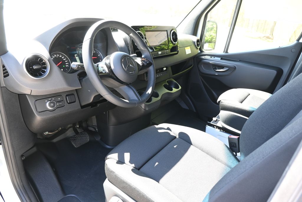 2025 Mercedes-Benz Sprinter 2500 17