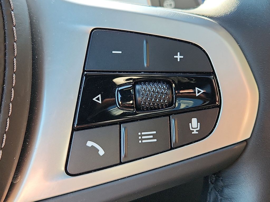 Thumbnail: 2025 BMW X7 - 24