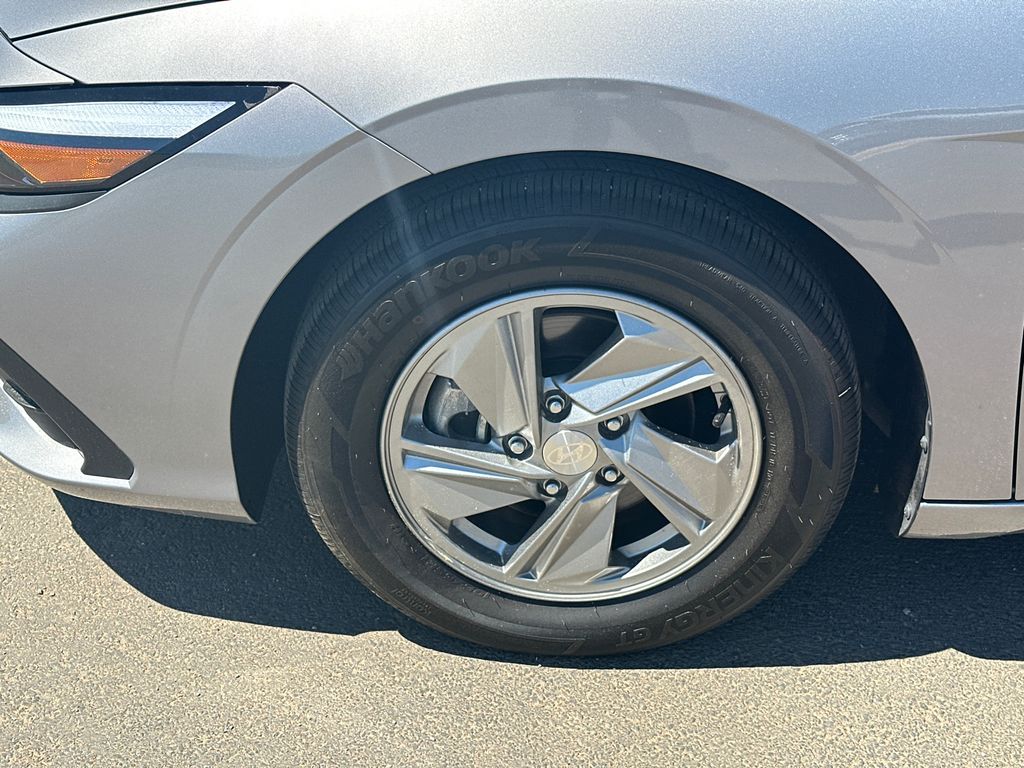 Used 2025 Silver Hyundai SE image 11