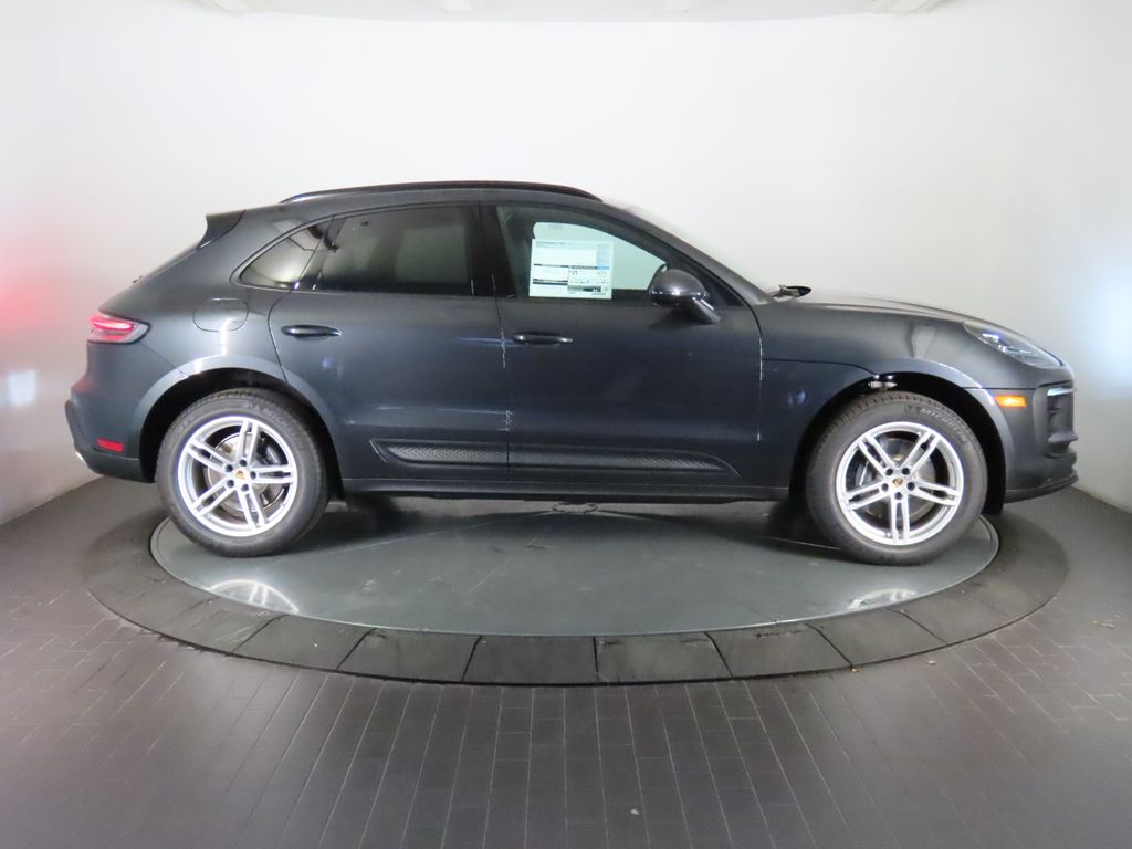 Thumbnail: 2026 Porsche Macan - 8