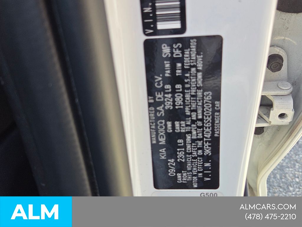 Used 2025 White Kia LXS image 8