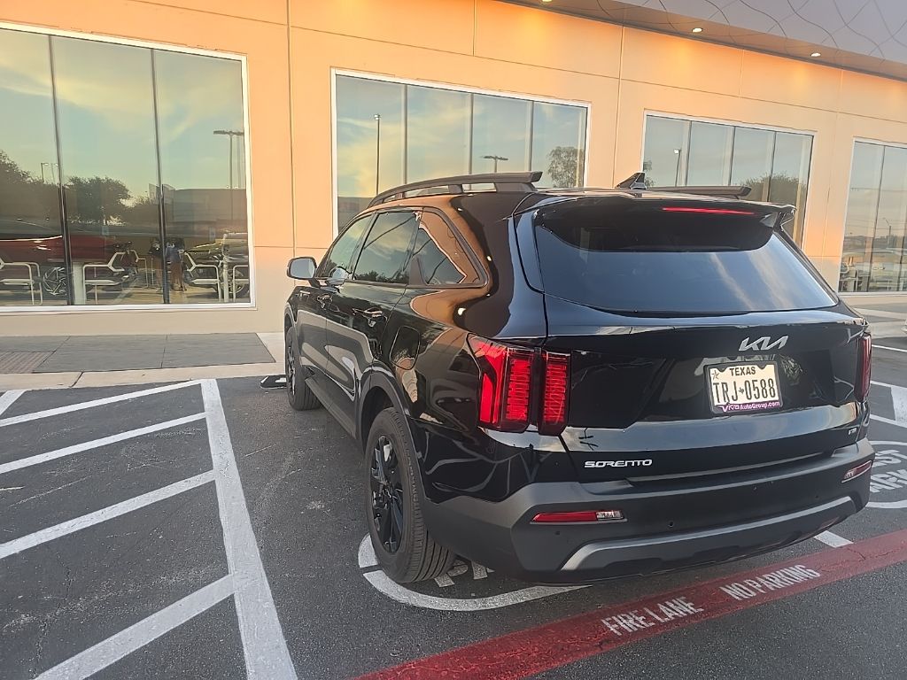 Thumbnail: 2023 Kia Sorento - 6