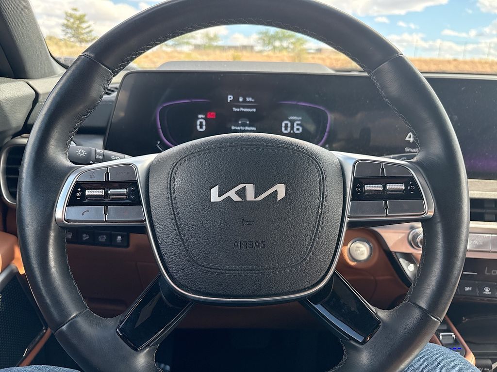 Used 2025 Green Kia EX X-Line image 11
