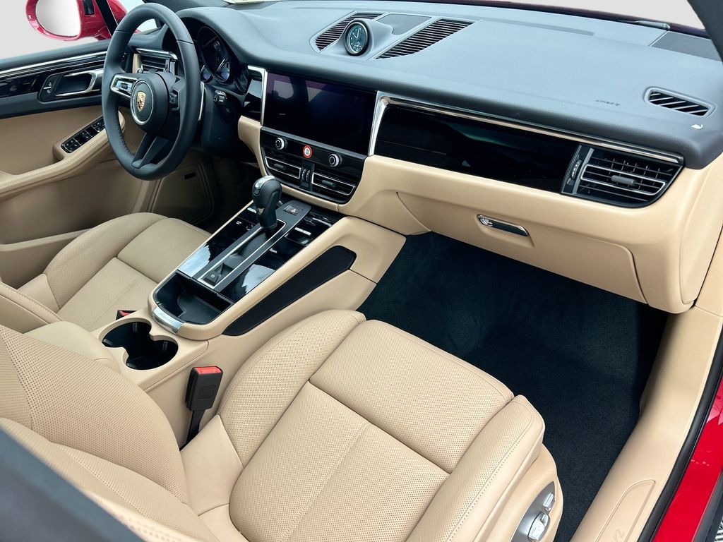 Thumbnail: 2026 Porsche Macan - 20