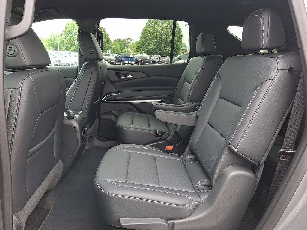 used 2025 Chevrolet Traverse car, priced at $39,629