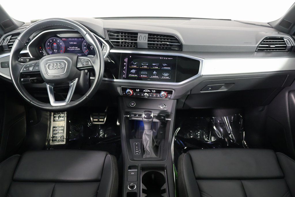 Thumbnail: 2022 Audi Q3 - 6