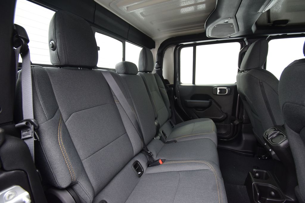 new 2026 Jeep Gladiator car, priced at $40,261