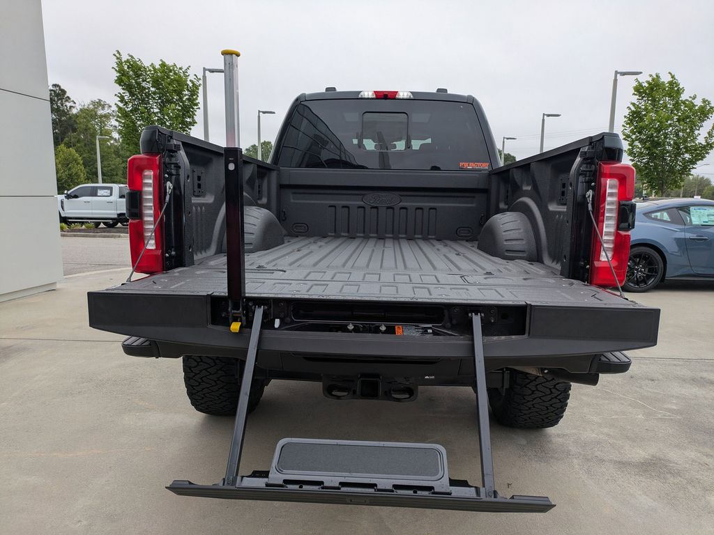 2026 Ford F-250 Super Duty Black Widow