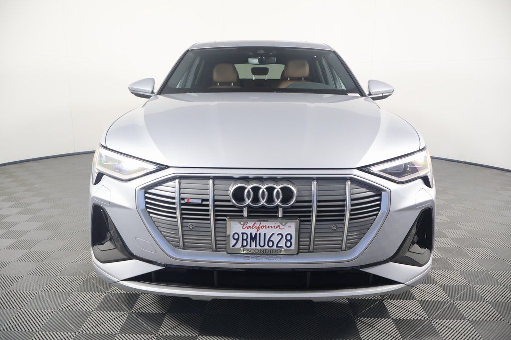 Thumbnail: 2022 Audi e-tron S - 2