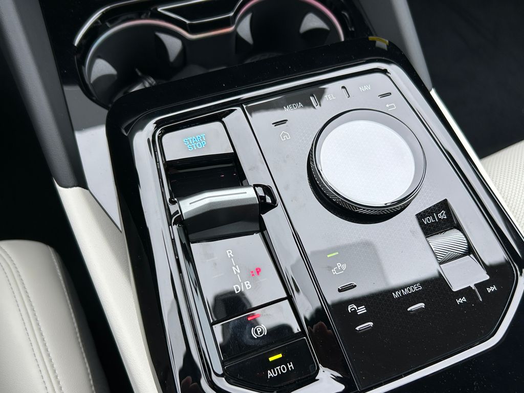 Thumbnail: 2026 BMW i5 - 28