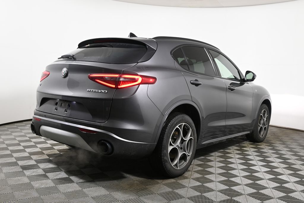 Thumbnail: 2022 Alfa Romeo Stelvio - 6
