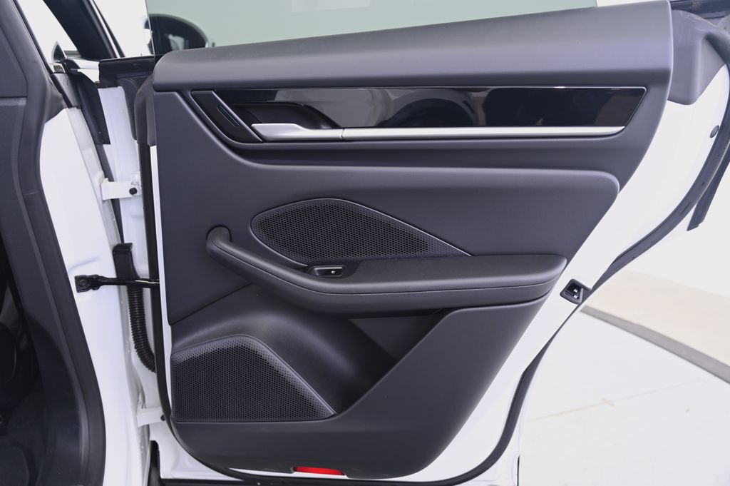 Thumbnail: 2024 Porsche Macan - 21