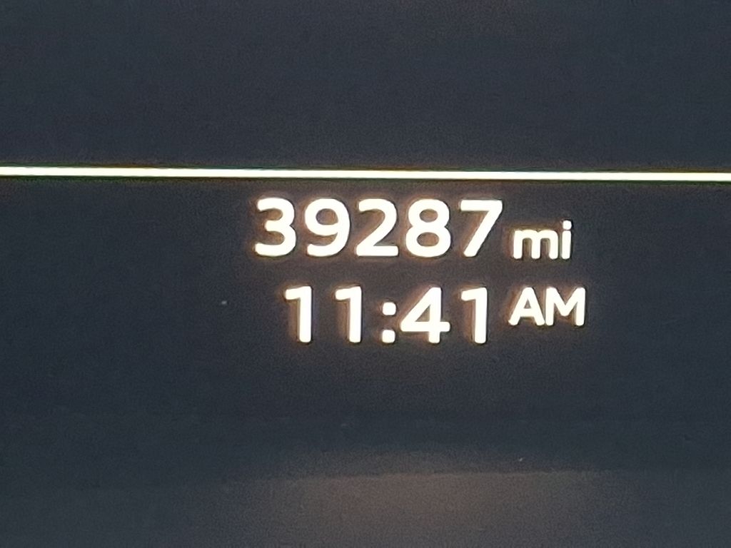 Thumbnail: 2023 Audi SQ7 - 21