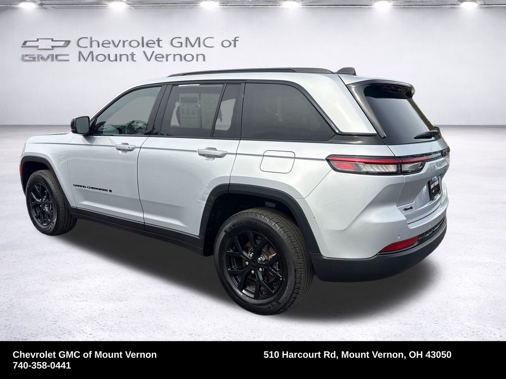 2025 Jeep Grand Cherokee Altitude - Image 3
