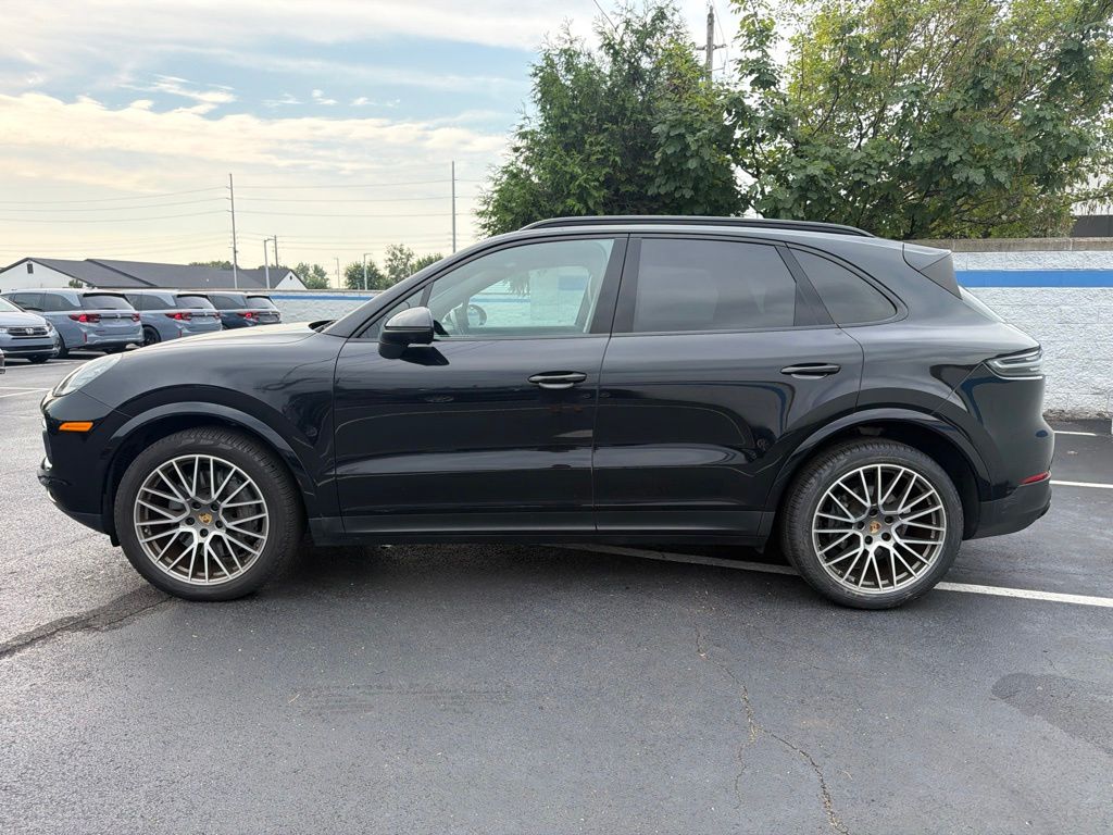Thumbnail: 2022 Porsche Cayenne - 2