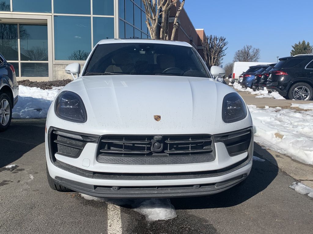 Thumbnail: 2023 Porsche Macan - 2