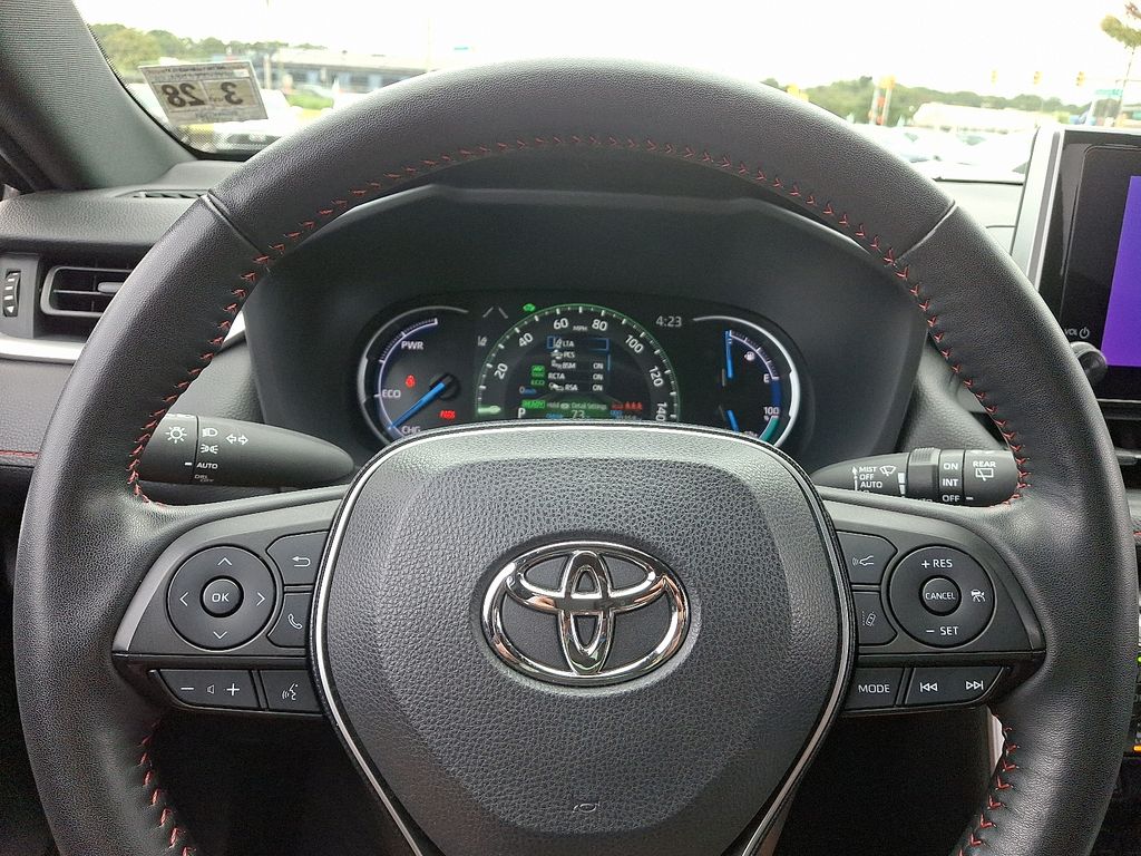 Thumbnail: 2023 Toyota RAV4 - 21