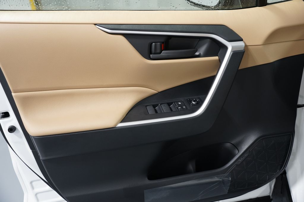 Thumbnail: 2025 Toyota RAV4 - 28