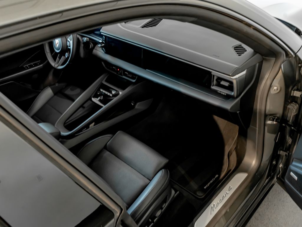 Certified Used 2024  Porsche 4 image 29