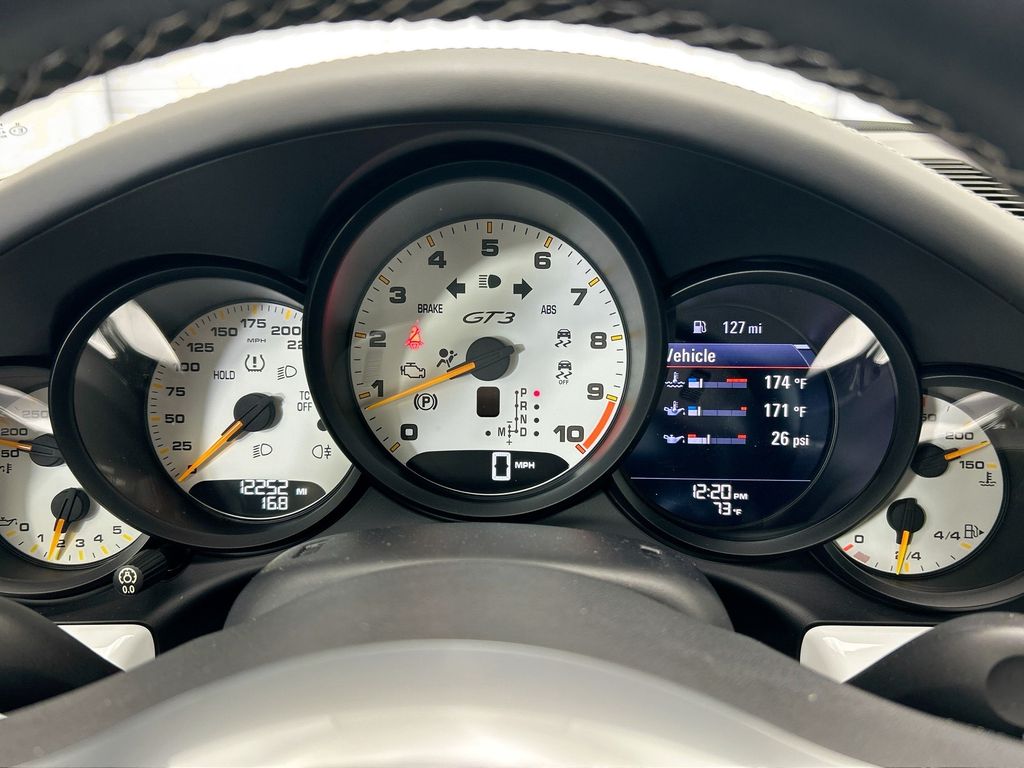 Thumbnail: 2015 Porsche 911 - 32