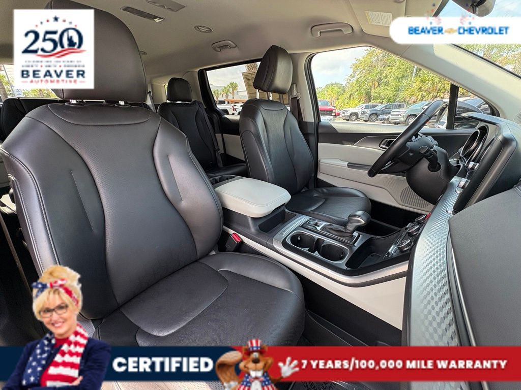 Used 2024 Kia Carnival Van
