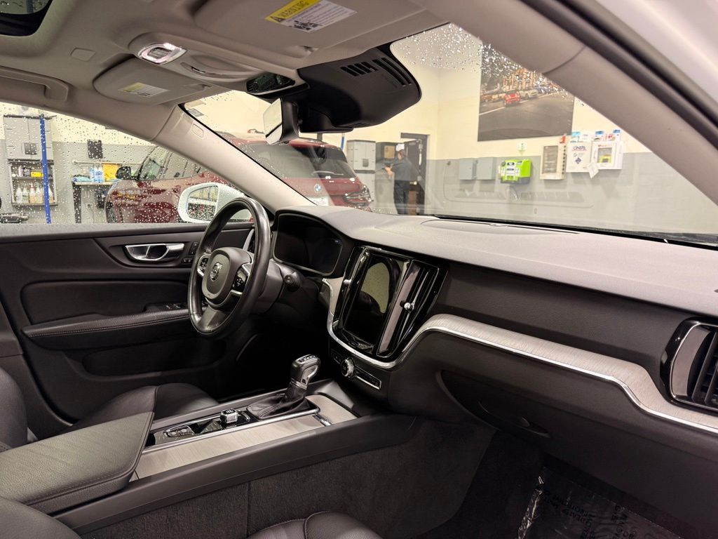 Thumbnail: 2022 Volvo S60 - 28