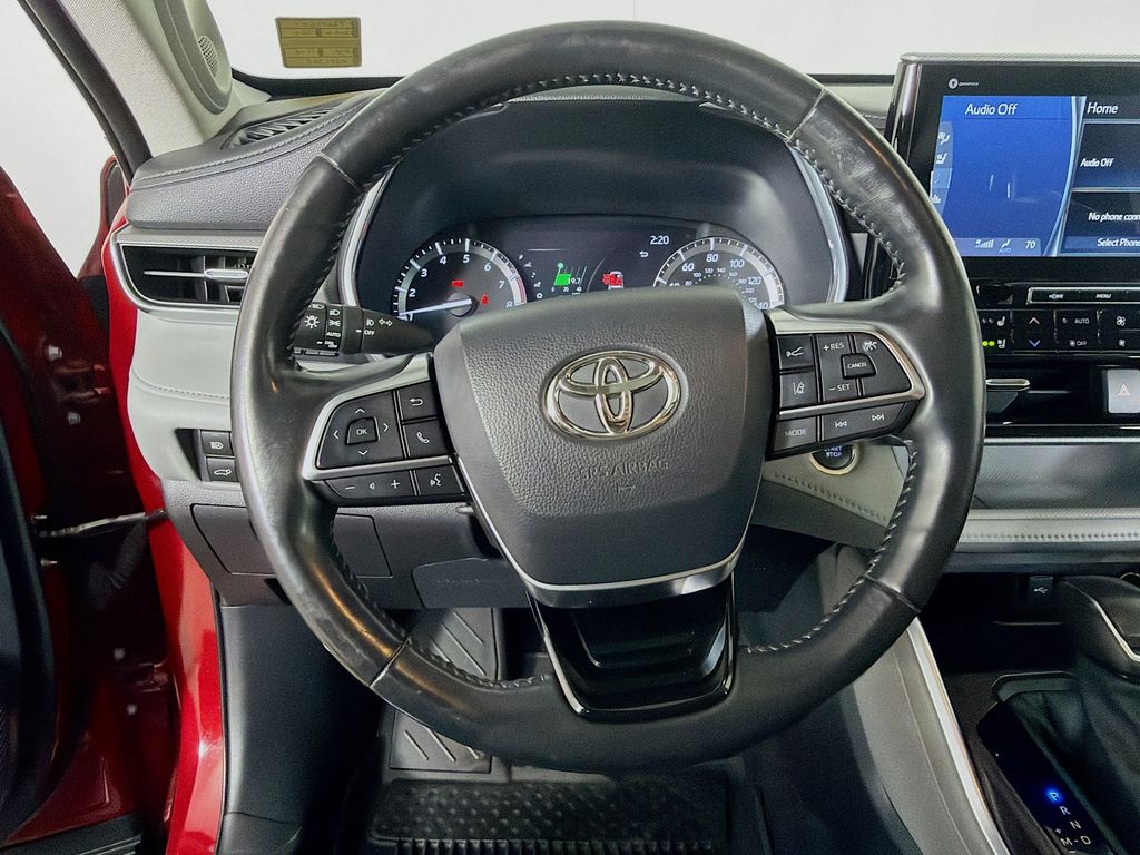 Used 2021 Toyota Highlander SUV
