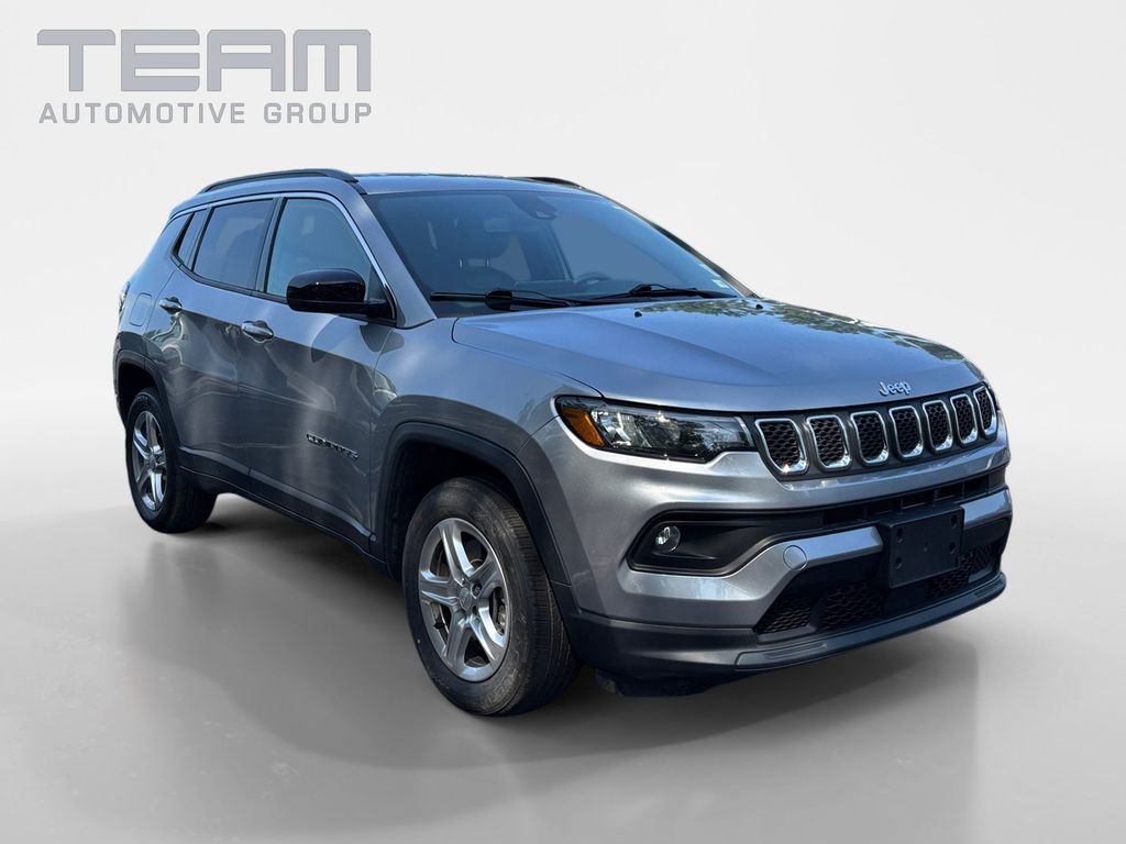 Silver Zynith Metallic Clearcoat 2024 Jeep Compass SUV / Crossover Four-Wheel Drive Automatic