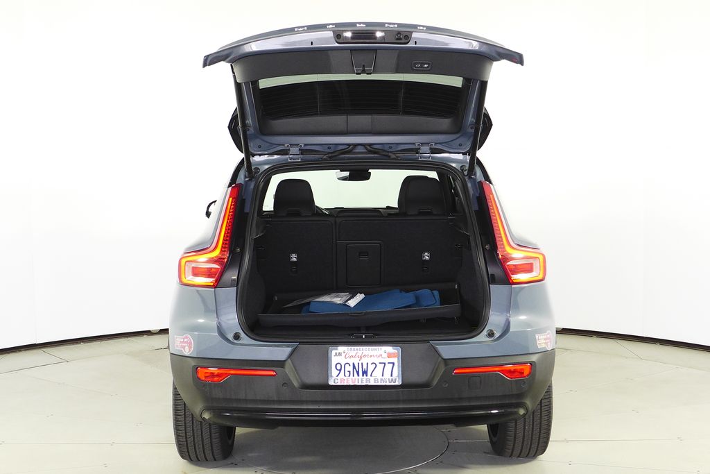 Thumbnail: 2023 Volvo XC40 - 10