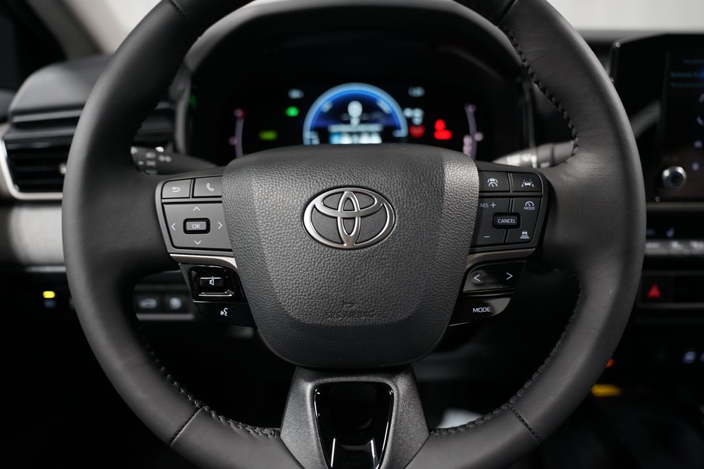 2025 Toyota Camry LE 12