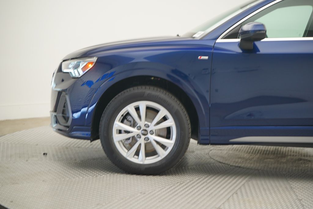 Thumbnail: 2025 Audi Q3 - 2