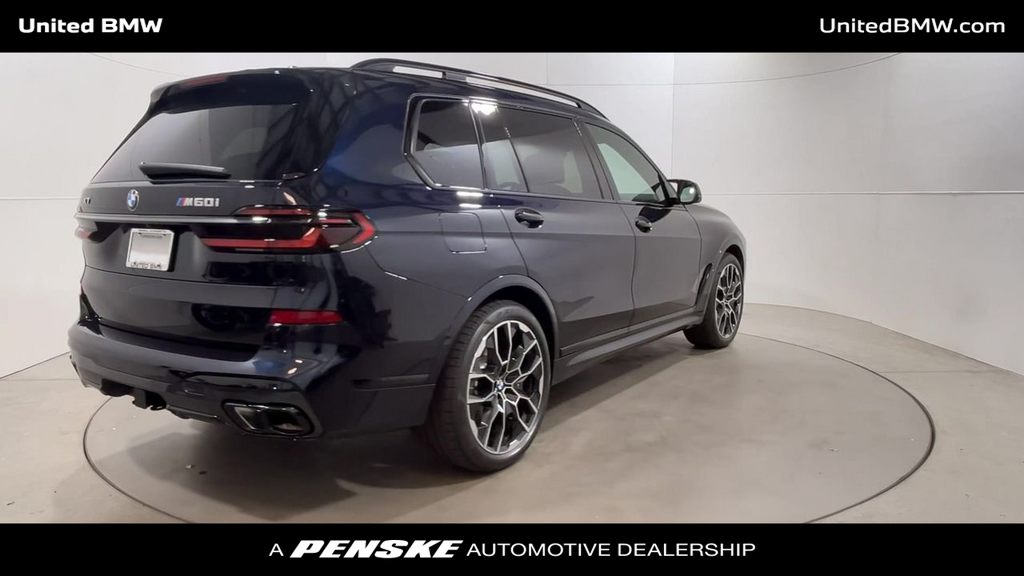 2025 BMW X7 M60i 8