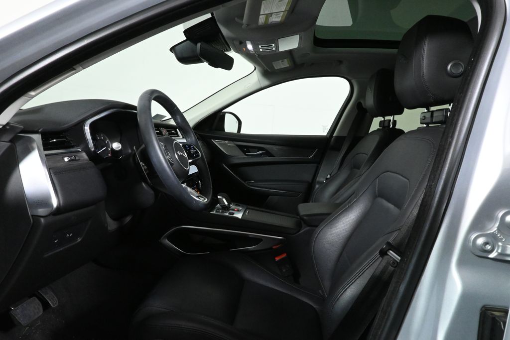 Thumbnail: 2023 Jaguar F-Pace - 3