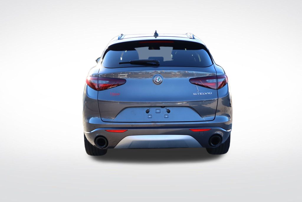 2022 Alfa Romeo Stelvio Ti 7