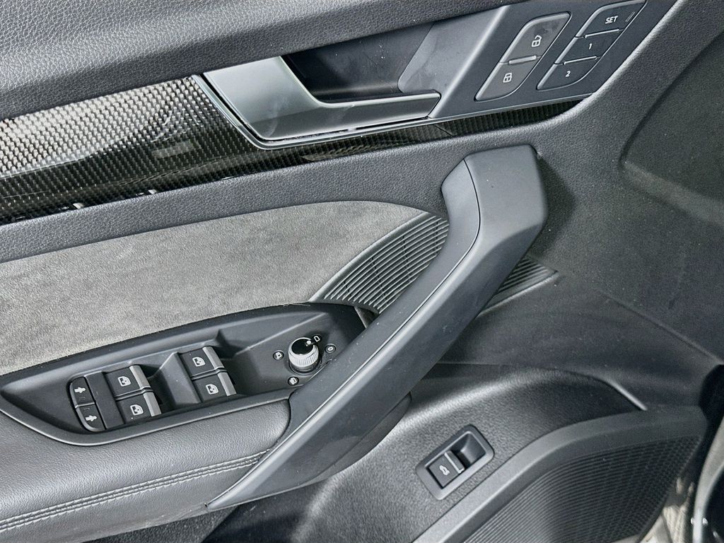 Thumbnail: 2019 Audi SQ5 - 18