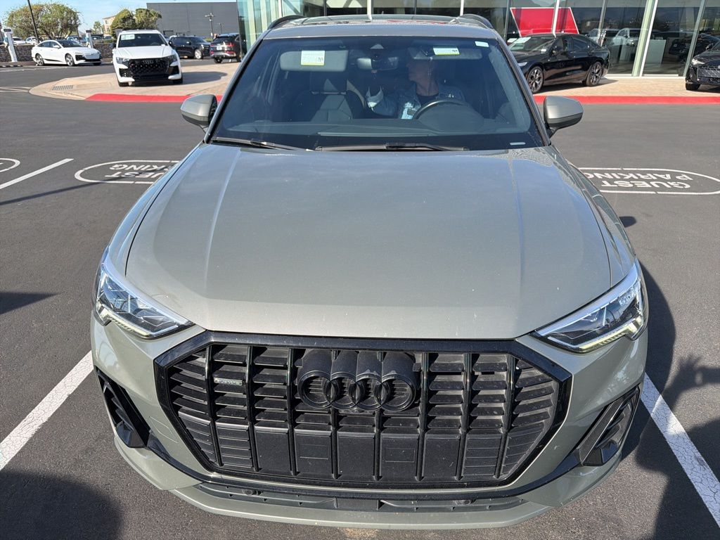Thumbnail: 2021 Audi Q3 - 2