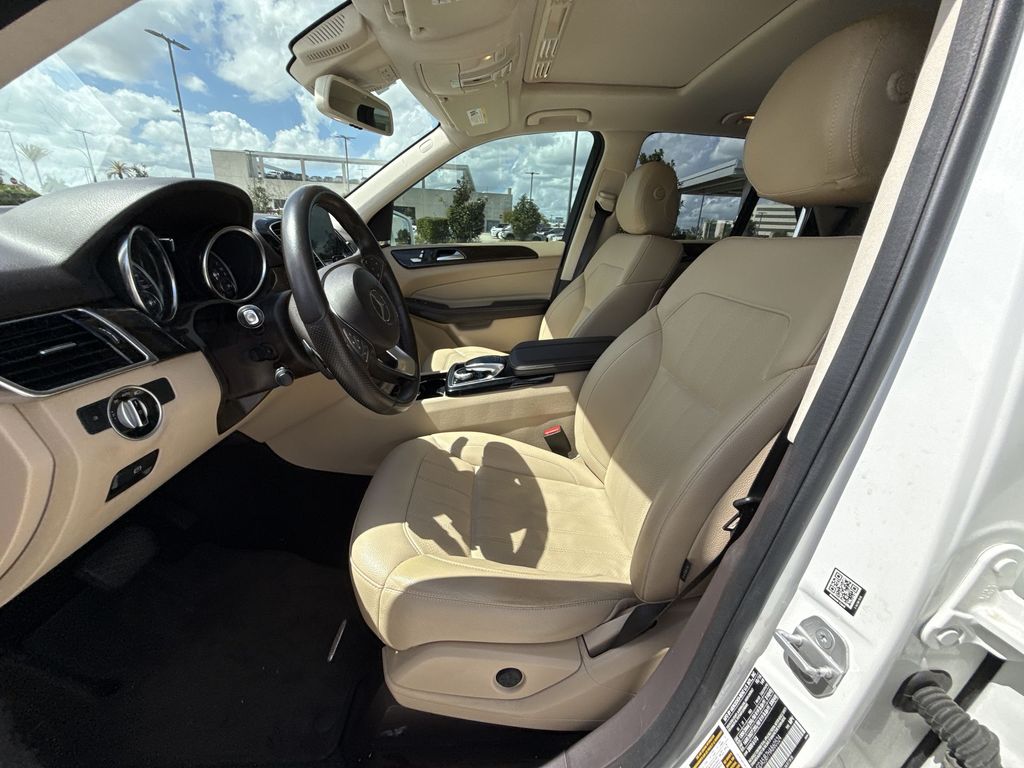 Thumbnail: 2017 Mercedes-Benz GLE - 30