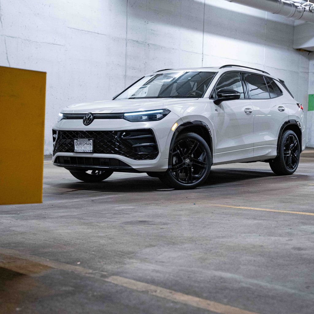 2026 Volkswagen Tiguan 2.0T SE R-Line Black
