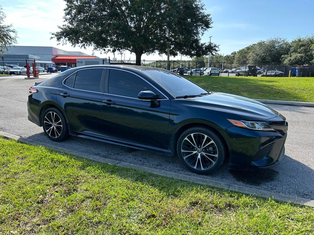 2020 Toyota Camry SE 7