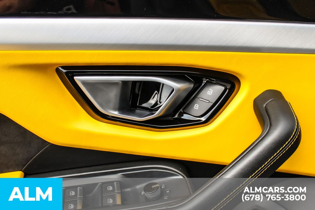 Used 2020 Blue Lamborghini Base image 38
