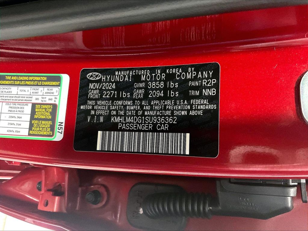 2025 Hyundai Elantra — photo 34