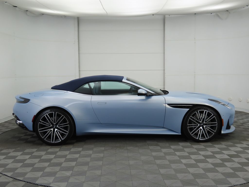 2025 Aston Martin DB12  12